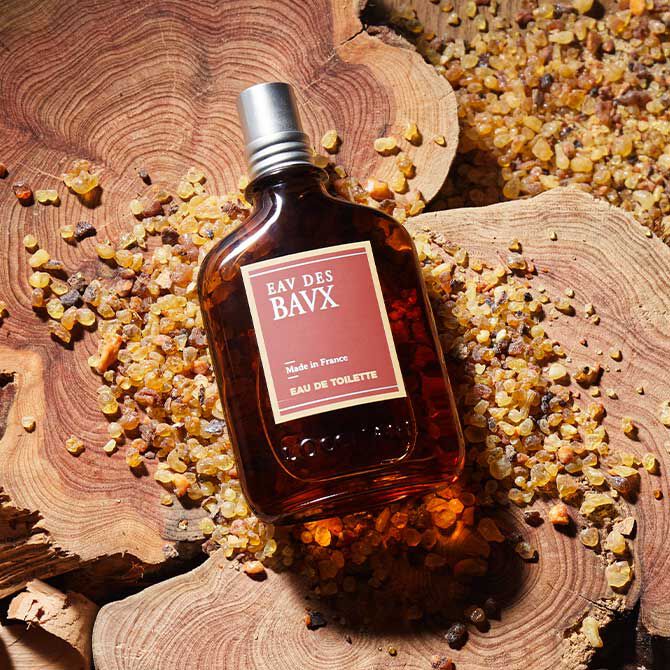 Baux eau de toilette in front of wooden board
